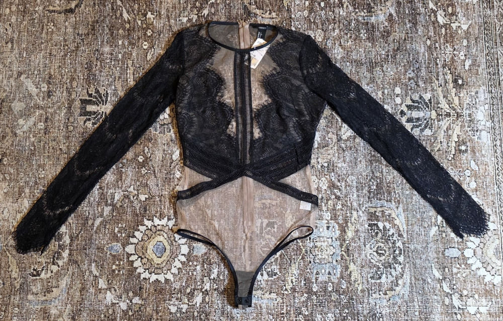 Forever 21 Black Lace Sheer Sleeve Bodysuit Women’s Small NWT Sexy Party Top